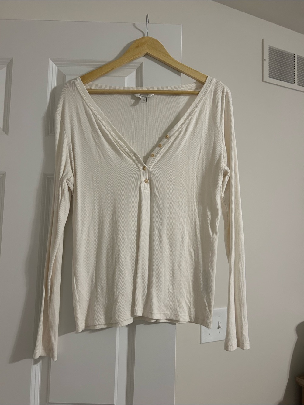 Banana Republic Cream V-Neck Henley Long-Sleeve Top